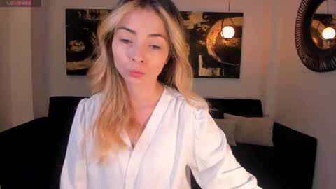 Snapshot of staceywood_ chatting on 07-03-26, 11:05 Stacy Woods online show from 07-03-26, 11:05