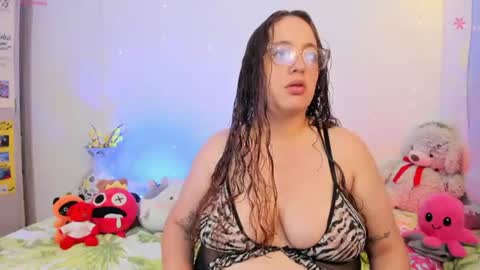Snapshot of stacy_millerr chatting on 07-12-26, 02:19 Stacy Boobs online show from 07-12-26, 02:19
