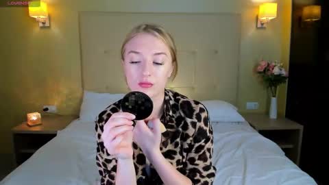 Snapshot of stacy_riiver chatting on 11-14-25, 09:30 Stacy Mon Tue Wed Thu Fri Sun GMT GMT 3 1000am - 0400pm online show from 11-14-25, 09:30