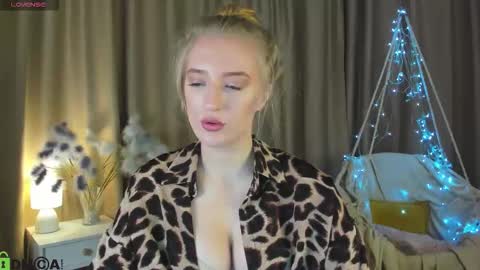 Snapshot of stacy_riiver chatting on 11-22-25, 08:46 Stacy Mon Tue Wed Thu Fri Sun GMT GMT 3 1000am - 0400pm online show from 11-22-25, 08:46