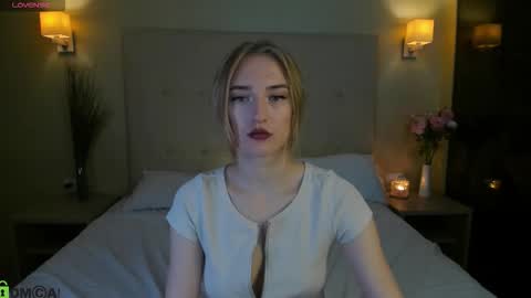 Snapshot of stacy_riiver chatting on 12-17-25, 09:59 Stacy Mon Tue Wed Thu Fri Sun GMT GMT 3 1000am - 0400pm online show from 12-17-25, 09:59