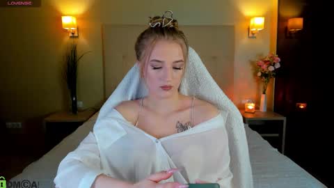 Stacy Mon Tue Wed Thu Fri Sun GMT GMT 3 1000am - 0400pm  online show from 02-18-26, 10:22