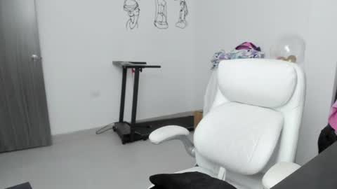 Snapshot of stacy_woods chatting on 06-13-26, 02:53 Zulma Yisset online show from 06-13-26, 02:53