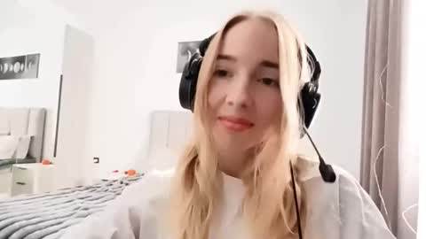 Snapshot of stacyscholle chatting on 02-06-26, 06:29 Mila online show from 02-06-26, 06:29