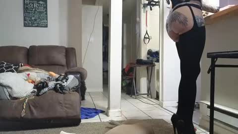 Snapshot of stacytasteme chatting on 01-14-25, 07:38 Submissive Slut LOVES adoration online show from 01-14-25, 07:38