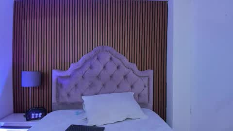 Snapshot of starbutterflyy_ chatting on 11-09-25, 04:11 STAR online show from 11-09-25, 04:11