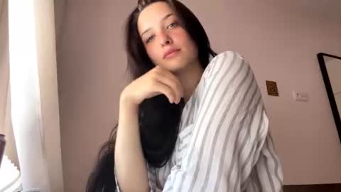 Lola online show from 06-26-26, 10:41