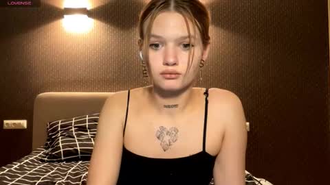 starlitsiren online show from 03-12-26, 08:37