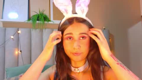 M O O N  online show from 04-01-26, 03:07