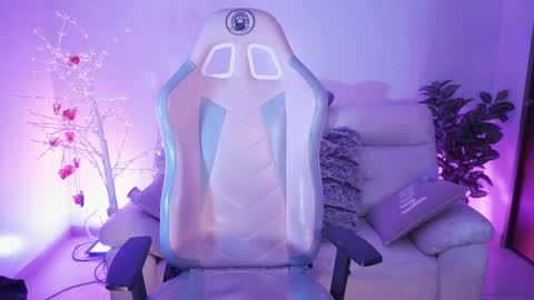 Yoko online show from 10-08-25, 01:03