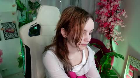 Snapshot of staymonica chatting on 11-19-25, 12:38 MONICA online show from 11-19-25, 12:38