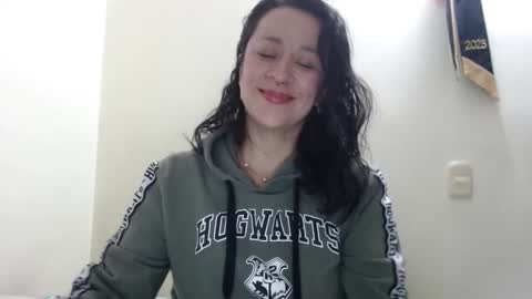 Snapshot of steel_girl chatting on 10-31-25, 01:39 Luna Fox online show from 10-31-25, 01:39