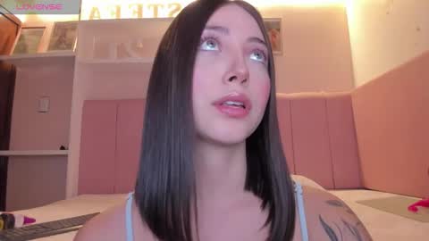 Stefa Gomez  online show from 10-27-25, 01:15