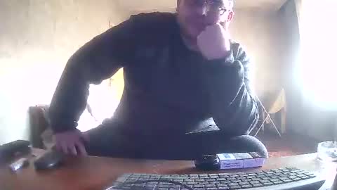 Snapshot of stefan90pt chatting on 02-14-25, 09:13 Stefan online show from 02-14-25, 09:13