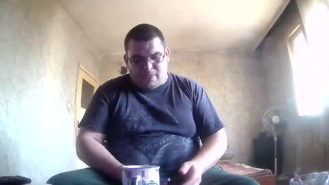 Snapshot of stefan90pt chatting on 09-09-25, 09:42 Stefan online show from 09-09-25, 09:42