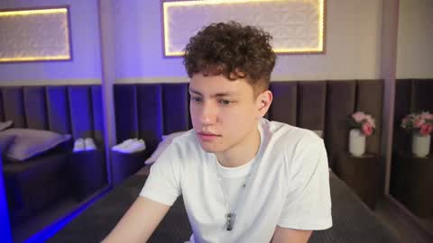 Esrefan online show from 03-12-26, 07:42