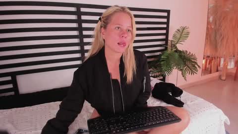 Snapshot of stefannny_ chatting on 12-02-24, 04:20 Stefanny online show from 12-02-24, 04:20