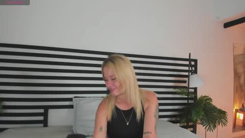 Snapshot of stefannny_ chatting on 12-18-24, 12:40 Stefanny online show from 12-18-24, 12:40