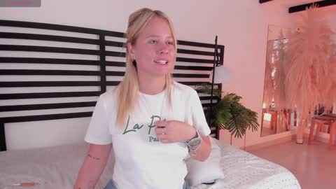 Snapshot of stefannny_ chatting on 12-18-24, 04:28 Stefanny online show from 12-18-24, 04:28