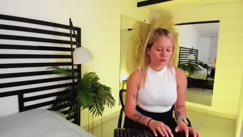 Snapshot of stefannny_ chatting on 12-24-24, 11:06 Stefanny online show from 12-24-24, 11:06