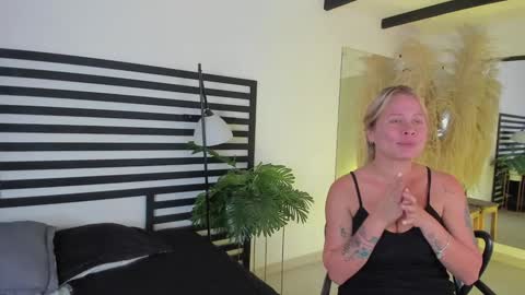Snapshot of stefannny_ chatting on 12-28-24, 03:48 Stefanny online show from 12-28-24, 03:48