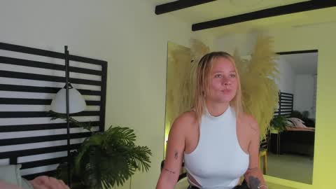 Snapshot of stefannny_ chatting on 12-31-24, 10:48 Stefanny online show from 12-31-24, 10:48