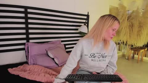 Snapshot of stefannny_ chatting on 01-07-25, 12:20 Stefanny online show from 01-07-25, 12:20