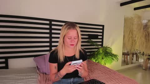 Snapshot of stefannny_ chatting on 01-09-25, 12:41 Stefanny online show from 01-09-25, 12:41