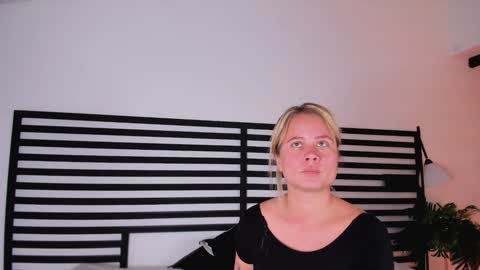 Snapshot of stefannny_ chatting on 02-04-25, 06:27 Stefanny online show from 02-04-25, 06:27