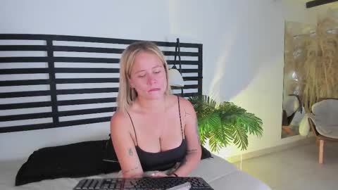 Snapshot of stefannny_ chatting on 02-15-25, 12:54 Stefanny online show from 02-15-25, 12:54