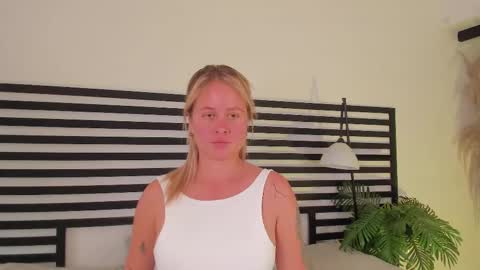 Snapshot of stefannny_ chatting on 02-17-25, 03:53 Stefanny online show from 02-17-25, 03:53