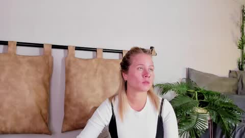 Snapshot of stefannny_ chatting on 02-23-25, 02:04 Stefanny online show from 02-23-25, 02:04