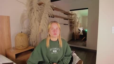 Snapshot of stefannny_ chatting on 03-08-25, 12:30 Stefanny online show from 03-08-25, 12:30