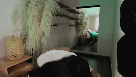 Snapshot of stefannny_ chatting on 03-08-25, 03:35 Stefanny online show from 03-08-25, 03:35