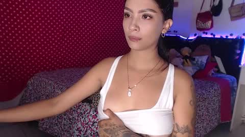 Snapshot of stefanny_pllus chatting on 12-25-24, 10:48 Im MiaIts my first day here online show from 12-25-24, 10:48