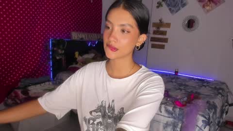 Snapshot of stefanny_pllus chatting on 01-10-25, 01:53 Im MiaIts my first day here online show from 01-10-25, 01:53