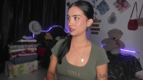 Snapshot of stefanny_pllus chatting on 02-20-25, 12:52 Im MiaIts my first day here online show from 02-20-25, 12:52