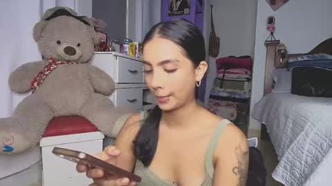 Snapshot of stefanny_pllus chatting on 11-10-25, 10:53 Im MiaIts my first day here online show from 11-10-25, 10:53