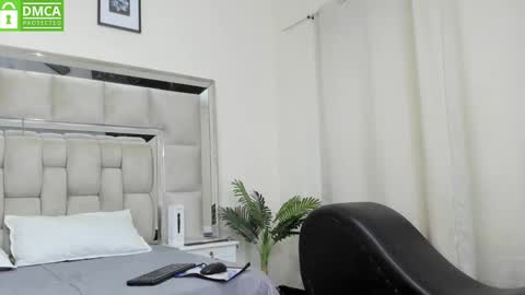 Stefany online show from 02-18-25, 07:41