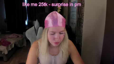 Snapshot of stefany_and_bettany chatting on 06-11-26, 12:03 stefany_and_bettany online show from 06-11-26, 12:03