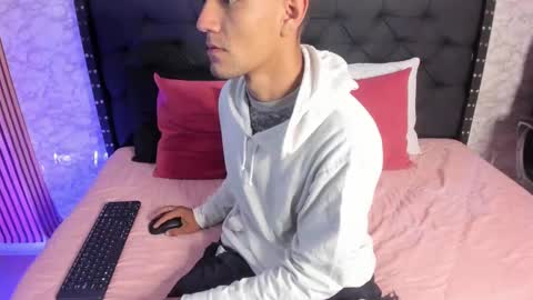 stefany_pablo1 online show from 01-20-25, 12:07