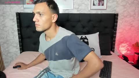 stefany_pablo1 online show from 02-03-25, 12:47