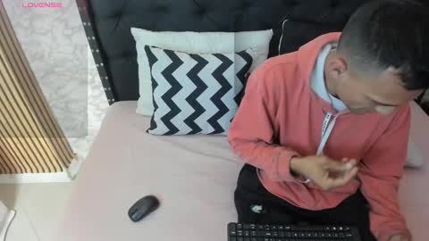 stefany_pablo1 online show from 02-11-25, 12:16