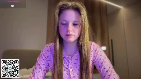 STEFI  Streams every day from 10 PM GTM1  online show from 05-17-26, 09:44