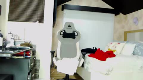 Zuly online show from 02-25-25, 04:46