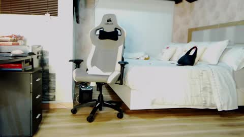 Zuly online show from 03-11-25, 03:26