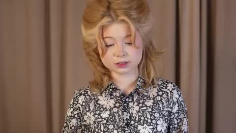 Snapshot of stela_vanila chatting on 10-07-25, 12:41 Stella online show from 10-07-25, 12:41