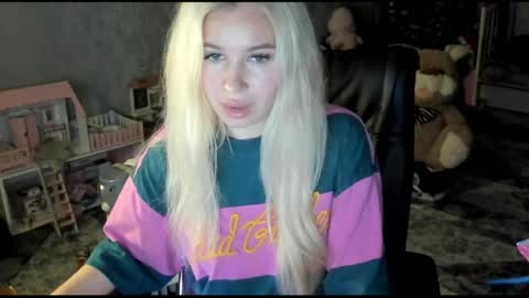 Snapshot of stella__cox chatting on 04-23-26, 09:28 Stella Cox online show from 04-23-26, 09:28