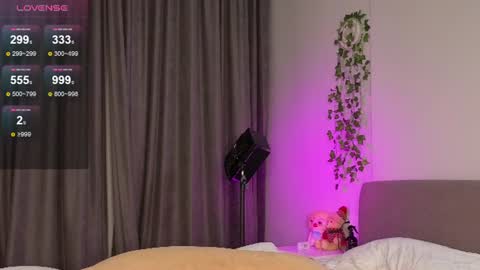Snapshot of stella_crystal chatting on 06-27-26, 10:26 karma online show from 06-27-26, 10:26