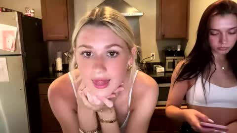 Snapshot of stella_rose20 chatting on 04-30-26, 08:57 Stella Rose online show from 04-30-26, 08:57